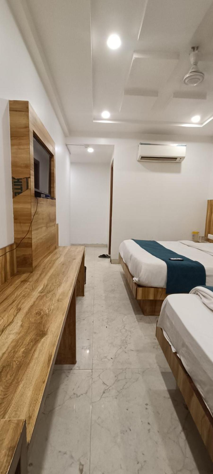 Hotel Awesome International Új-Delhi Kültér fotó